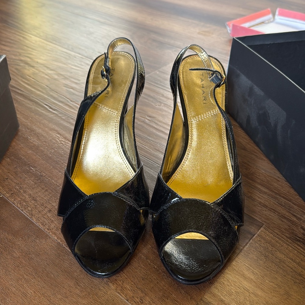 Black Tahari patent pumps